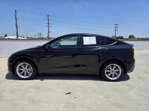 Used 2023 Tesla Model Y AWD image 7