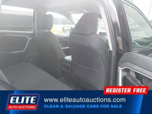 Used 2021 Toyota RAV4 LE AWD/4WD image 15