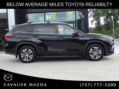 Used 2023 Toyota Highlander XLE AWD/4WD image 3