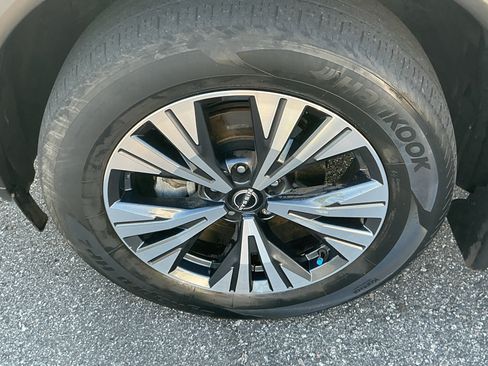 Used 2022 Nissan Rogue SV AWD/4WD image 7