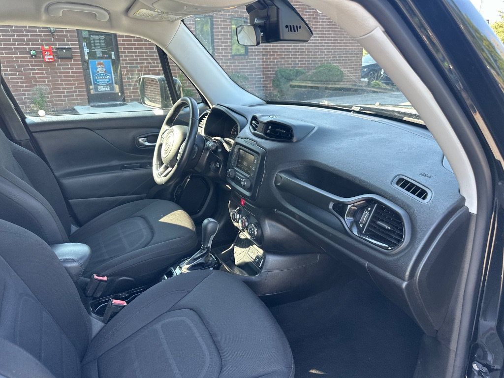 Used 2017 Jeep Renegade Altitude FWD image 24