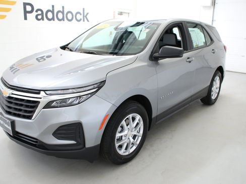 Used 2024 Chevrolet Equinox LS FWD image 3