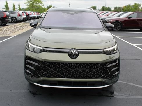 Used 2025 Volkswagen Tiguan SEL R-Line AWD/4WD image 10