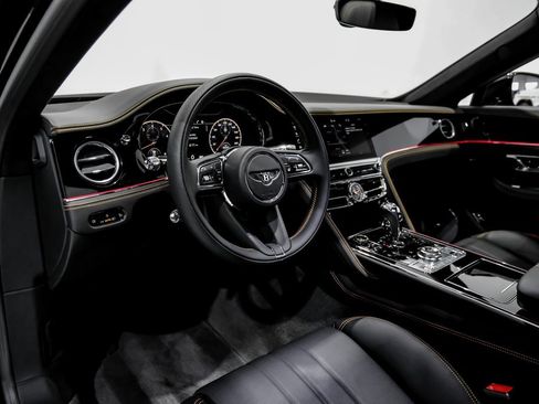 Used 2024 Bentley Flying Spur V8 image 6