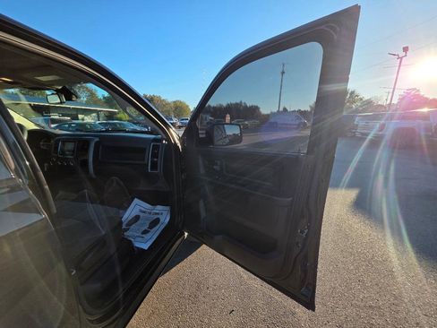 Used 2015 RAM 1500 Express image 10