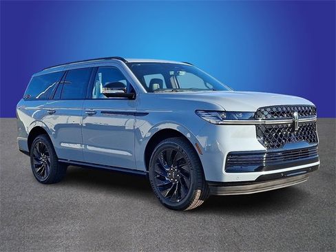 New 2025 Lincoln Navigator Reserve w/ Jet Appearance Package image 2