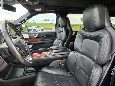 Used 2021 Lincoln Navigator Reserve w/ Luxury Package RWD image 30