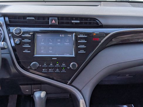 Used 2020 Toyota Camry LE FWD image 15