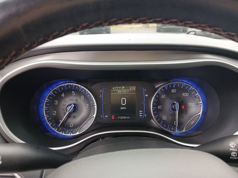 Used 2020 Chrysler Pacifica Touring-L image 28