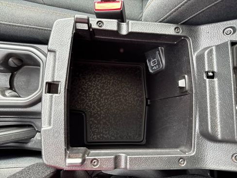 Used 2024 Jeep Wrangler Unlimited Sahara image 26