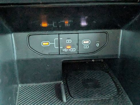 Used 2024 Kia Sorento S image 24