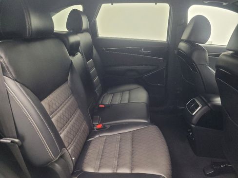Used 2019 Kia Sorento SX image 19