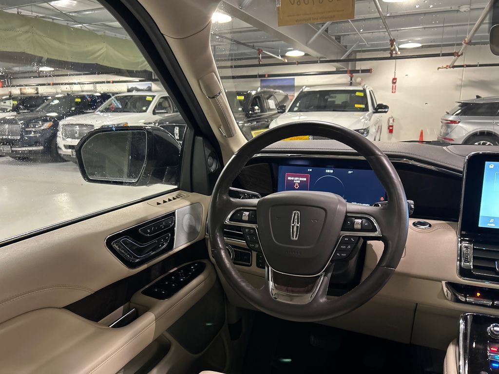 Used 2021 Lincoln Navigator Reserve w/ Luxury Package AWD/4WD image 25