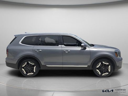 Certified 2023 Kia Telluride EX w/ EX Captain's Chair Package FWD image 4