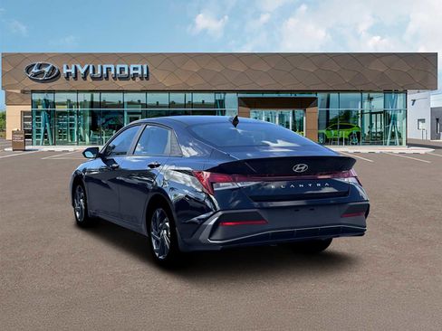 New 2026 Hyundai Elantra Sport FWD image 5