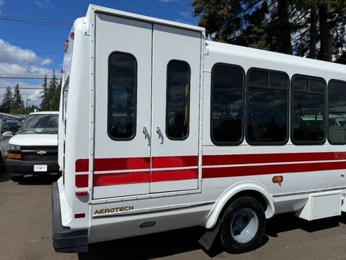 Used 2016 Ford E-450 and Econoline 450 Super Duty w/ Shuttle Bus Prep Package RWD image 21