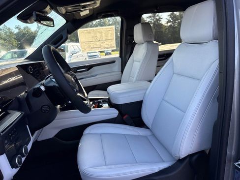 New 2025 Chevrolet Suburban Premier image 26