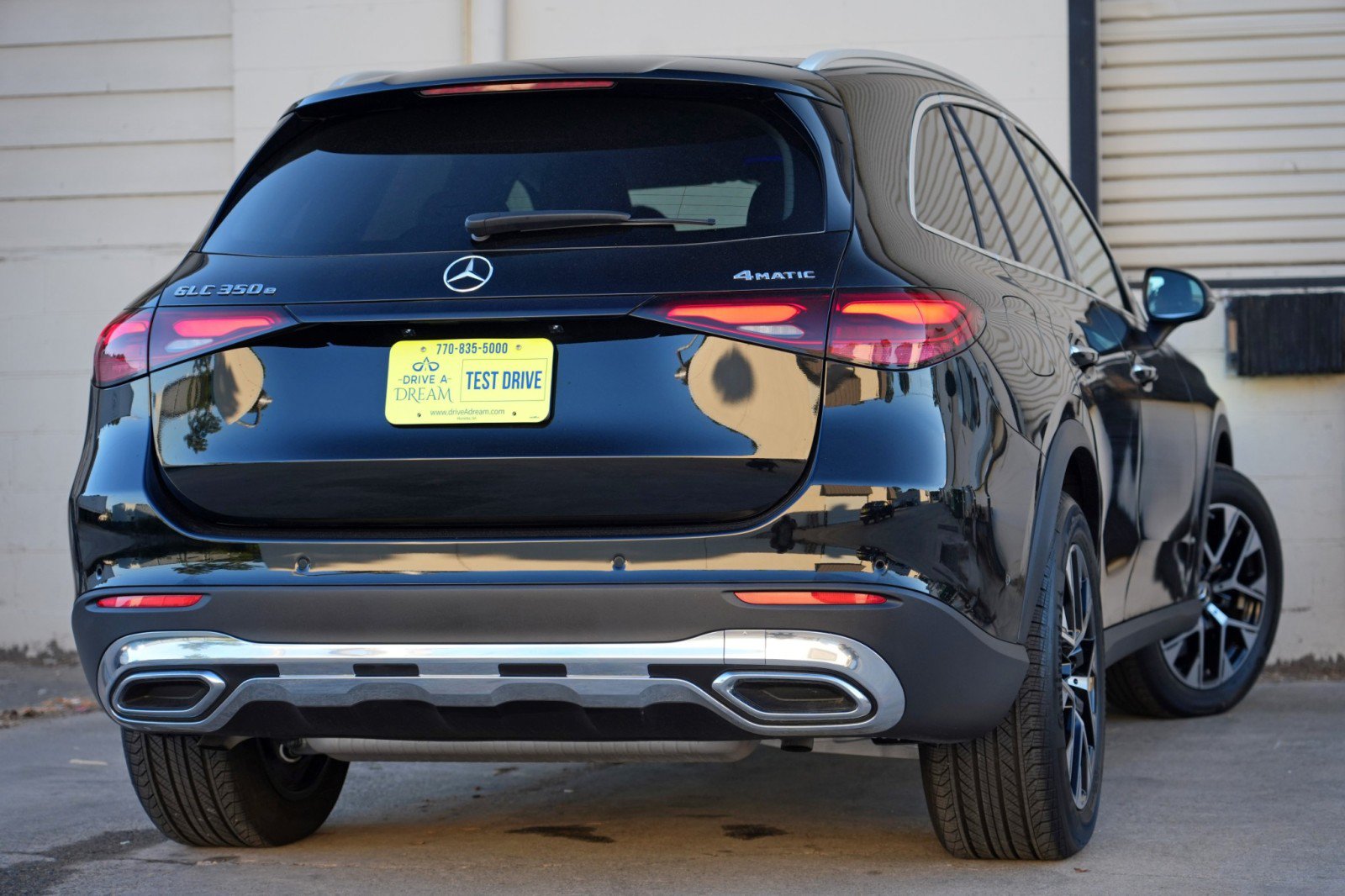 Used 2026 Mercedes-Benz GLC 350e 4MATIC w/ Driver Assistance Package image 5