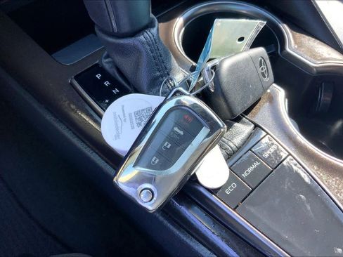 Used 2023 Toyota Camry SE image 13