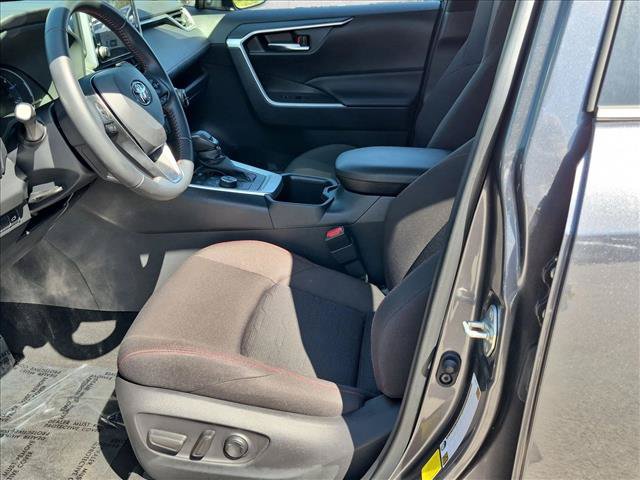Used 2025 Toyota RAV4 SE AWD/4WD image 13