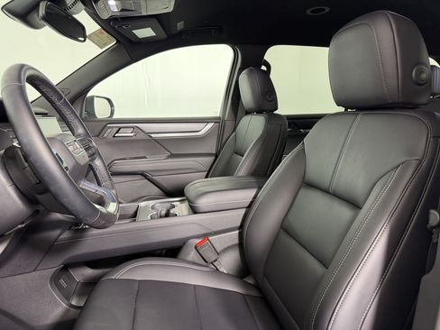 Used 2025 GMC Acadia Elevation w/ Elevation Premium Package FWD image 4