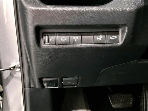Used 2019 Toyota RAV4 XLE Premium AWD/4WD image 39
