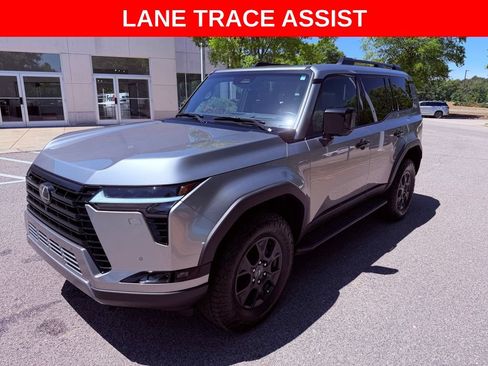 Used 2024 Lexus GX 550 AWD/4WD image 3