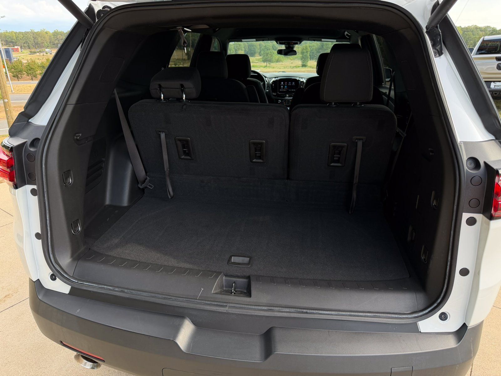 Used 2023 Chevrolet Traverse LT FWD image 32