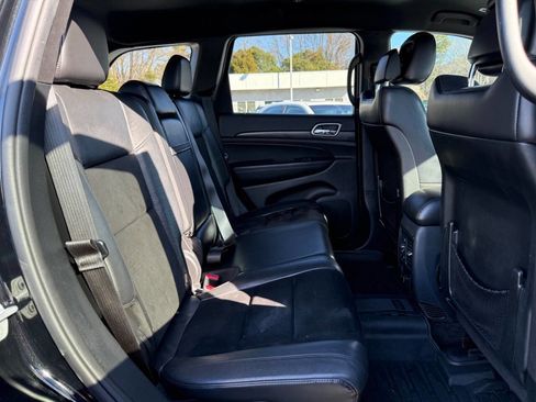 Used 2018 Jeep Grand Cherokee Altitude image 11