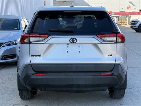 Used 2022 Toyota RAV4 LE image 5