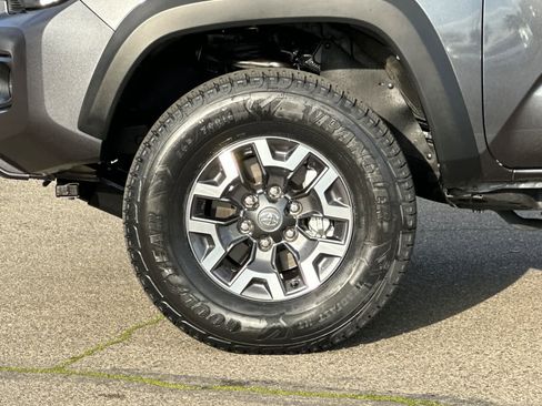 Used 2022 Toyota Tacoma TRD Off-Road w/ Technology Package image 30