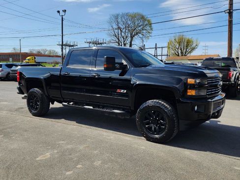 Used 2018 Chevrolet Silverado 2500 LT w/ Midnight Edition image 6