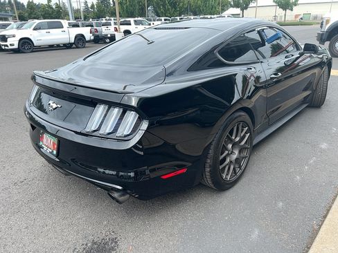 Used 2015 Ford Mustang Coupe RWD image 10