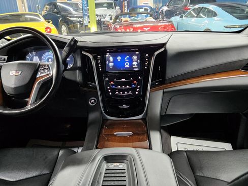 Used 2020 Cadillac Escalade Luxury image 26