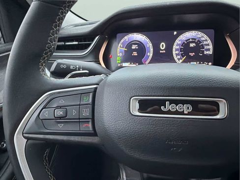 Used 2023 Jeep Grand Cherokee Limited image 19