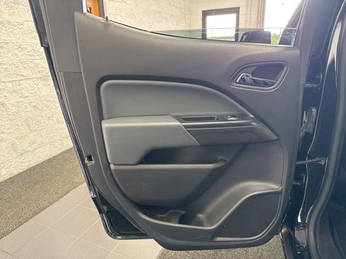 Used 2021 Chevrolet Colorado Z71 AWD/4WD image 23