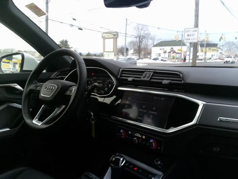 Used 2025 Audi Q3 2.0T Premium image 17