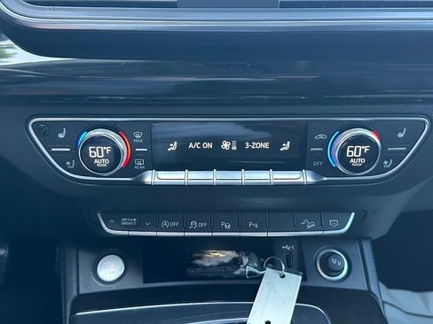 Used 2019 Audi Q5 Prestige w/ Prestige Package image 29