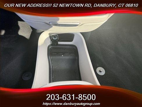 Used 2024 Chrysler Pacifica Touring-L FWD image 12