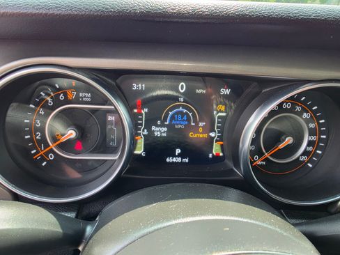 Used 2021 Jeep Gladiator Sport AWD/4WD image 8