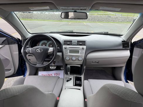 Used 2010 Toyota Camry SE FWD image 11