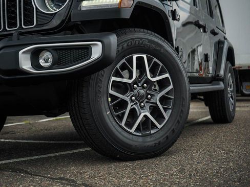 New 2026 Jeep Wrangler Unlimited Sahara AWD/4WD image 6