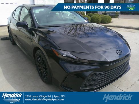 Used 2025 Toyota Camry LE image 1