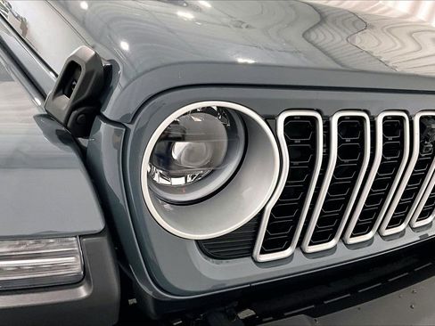 Used 2026 Jeep Wrangler Unlimited Sahara AWD/4WD image 28