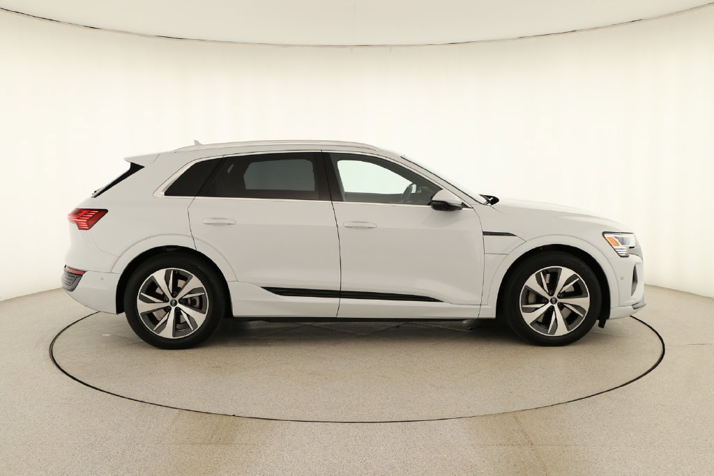 Used 2024 Audi Q8 e-tron Premium Plus AWD/4WD image 8