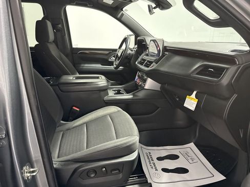 Used 2022 GMC Yukon XL SLE w/ Gmc Pro Safety Plus Package AWD/4WD image 24