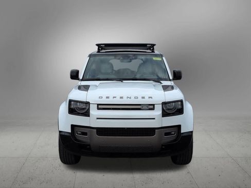 Used 2025 Land Rover Defender 110 X-Dynamic SE image 9