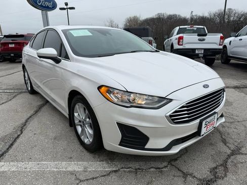 Used 2020 Ford Fusion SE image 3