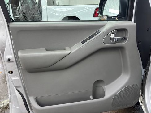 Used 2014 Nissan Frontier SV AWD/4WD image 18