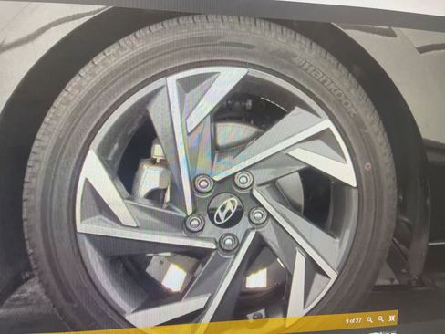 Used 2025 Hyundai Elantra Limited FWD image 8